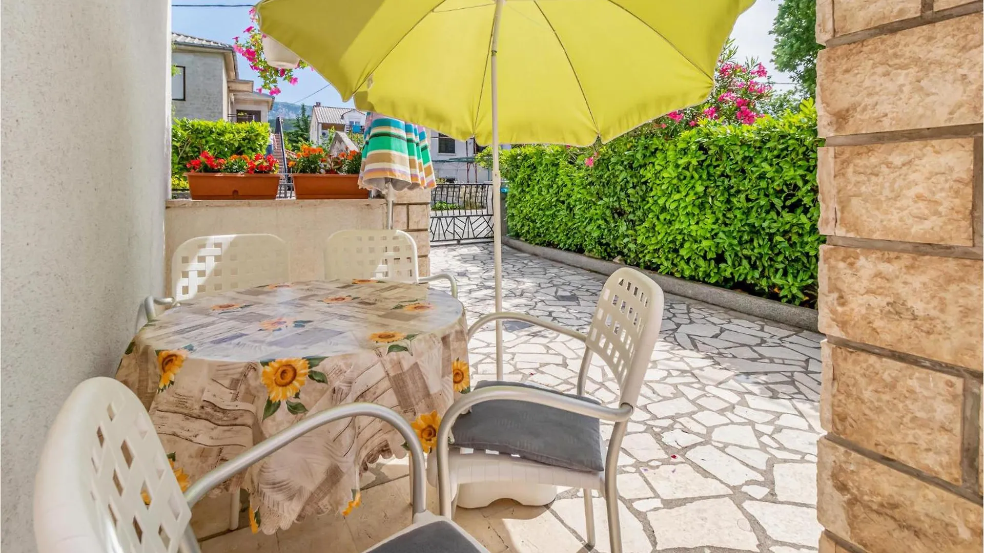 Nice Apartment In Jadranovo With Wifi 0*,